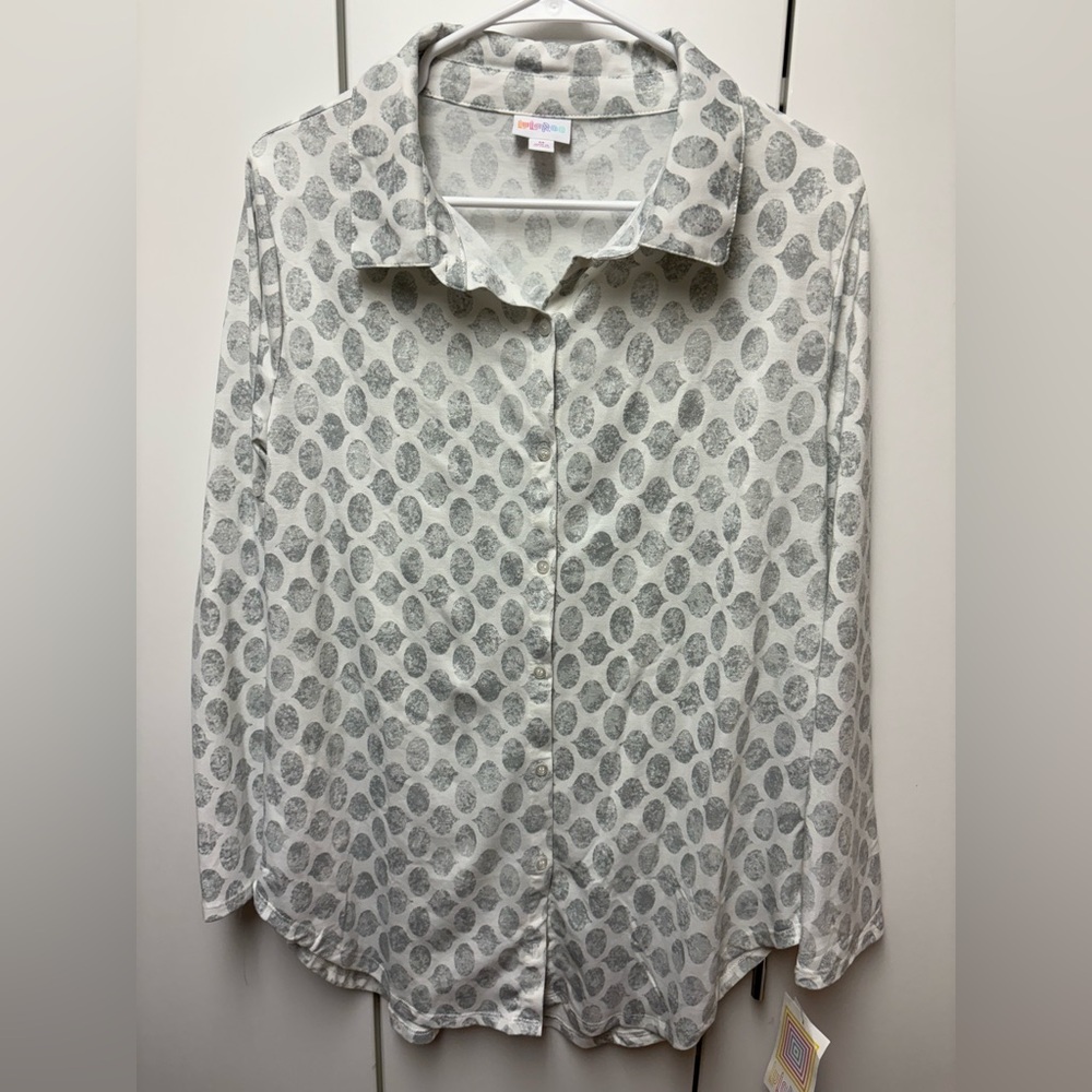NWT LuLaRoe Valentina Gray Birdseye Button-Up Blouse, size M